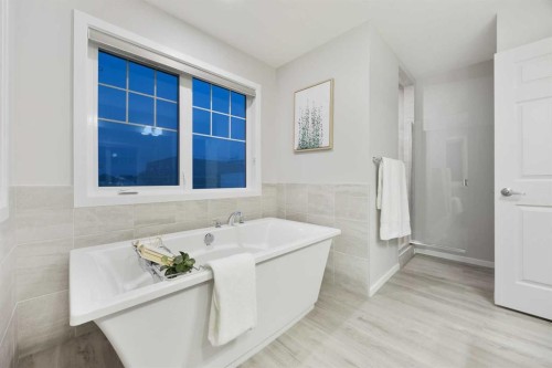 567 Osborne Drive Sw, Airdrie, AB - Indoor Photo Showing Bathroom