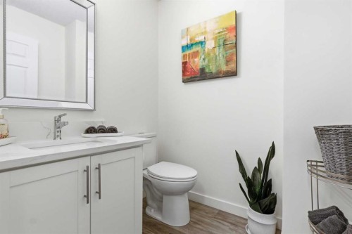 310 Hawkstone Manor Nw, Calgary, AB - Indoor Photo Showing Bathroom