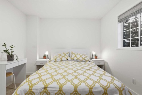 310 Hawkstone Manor Nw, Calgary, AB - Indoor Photo Showing Bedroom