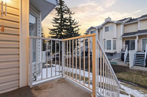 310 Hawkstone Manor Nw, Calgary, AB - Outdoor