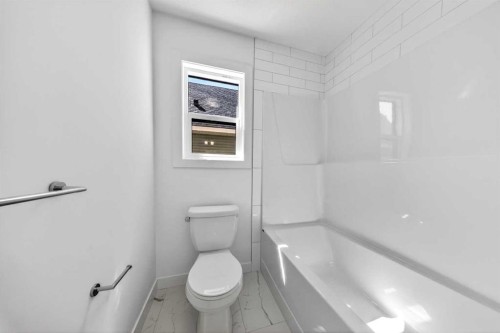 152 Copperhead Road Se, Calgary, AB - Indoor Photo Showing Bathroom
