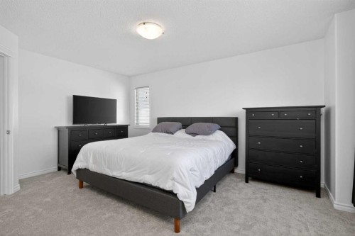 268 Westmount Crescent, Okotoks, AB - Indoor Photo Showing Bedroom