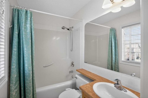 268 Westmount Crescent, Okotoks, AB - Indoor Photo Showing Bathroom