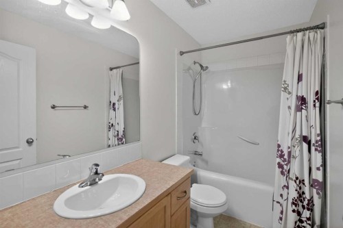 268 Westmount Crescent, Okotoks, AB - Indoor Photo Showing Bathroom
