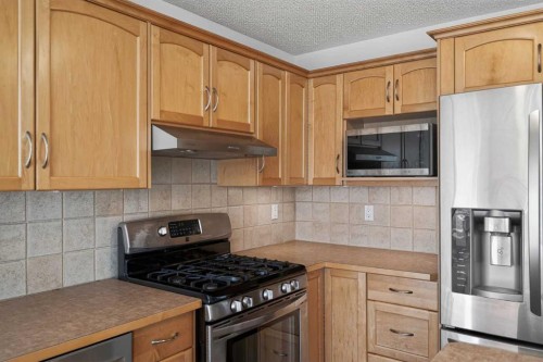 268 Westmount Crescent, Okotoks, AB - Indoor Photo Showing Kitchen
