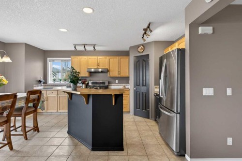 204 Citadel Meadow Close Nw, Calgary, AB - Indoor Photo Showing Kitchen
