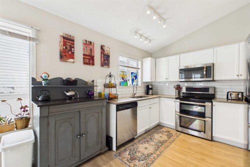14 Citadel Drive Nw, Calgary, AB - Indoor Photo Showing Kitchen