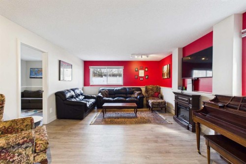 14 Citadel Drive Nw, Calgary, AB - Indoor Photo Showing Living Room