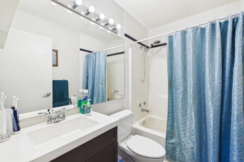 14 Citadel Drive Nw, Calgary, AB - Indoor Photo Showing Bathroom