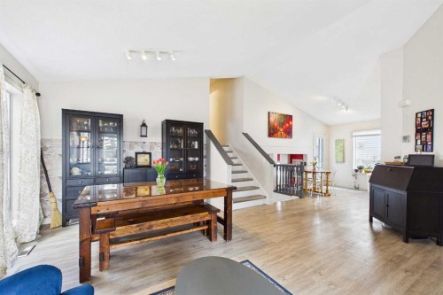 14 Citadel Drive Nw, Calgary, AB - Indoor Photo Showing Living Room