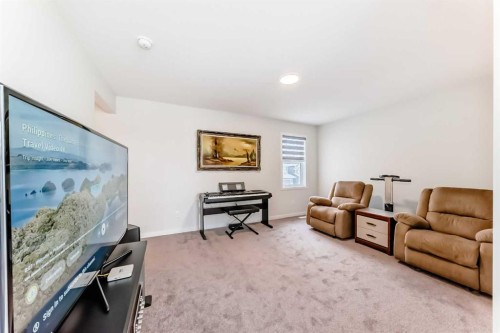 332 Magnolia Crescent Se, Calgary, AB - Indoor