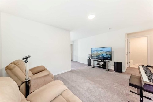 332 Magnolia Crescent Se, Calgary, AB - Indoor