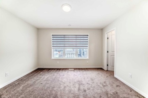 332 Magnolia Crescent Se, Calgary, AB - Indoor Photo Showing Other Room