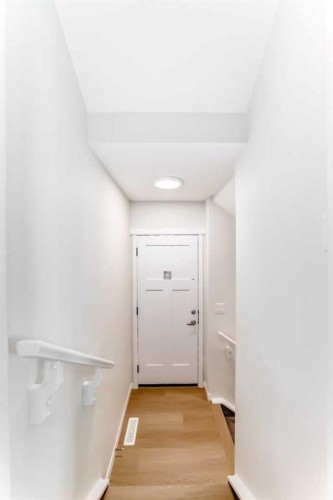 332 Magnolia Crescent Se, Calgary, AB - Indoor Photo Showing Other Room