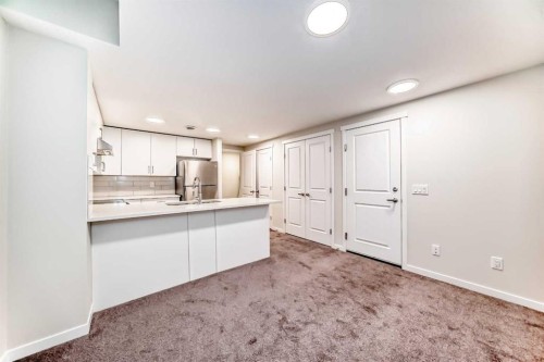 332 Magnolia Crescent Se, Calgary, AB - Indoor