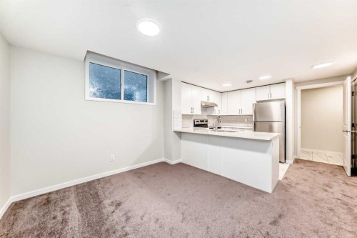 332 Magnolia Crescent Se, Calgary, AB - Indoor Photo Showing Kitchen