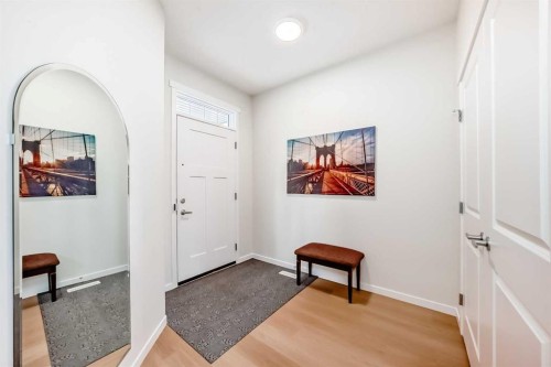 332 Magnolia Crescent Se, Calgary, AB - Indoor Photo Showing Other Room