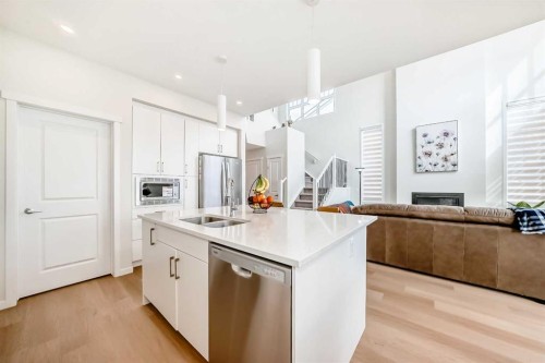 332 Magnolia Crescent Se, Calgary, AB - Indoor Photo Showing Kitchen With Double Sink With Upgraded Kitchen
