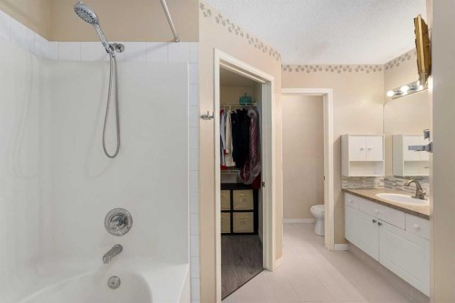 271 Citadel Meadow Grove Nw, Calgary, AB - Indoor Photo Showing Bedroom