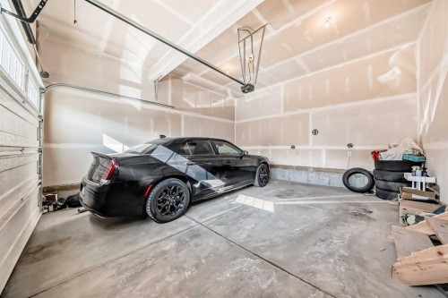 126 Cityspring Gate Ne, Calgary, AB - Indoor Photo Showing Garage