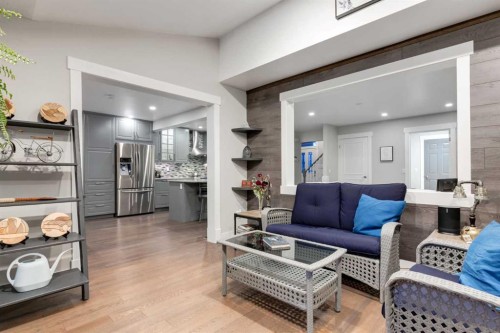 9915 Patton Road Sw, Calgary, AB - Indoor Photo Showing Living Room