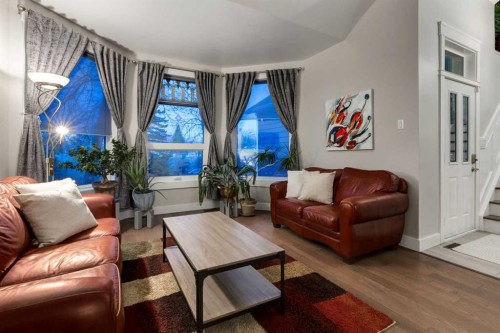 9915 Patton Road Sw, Calgary, AB - Indoor Photo Showing Living Room