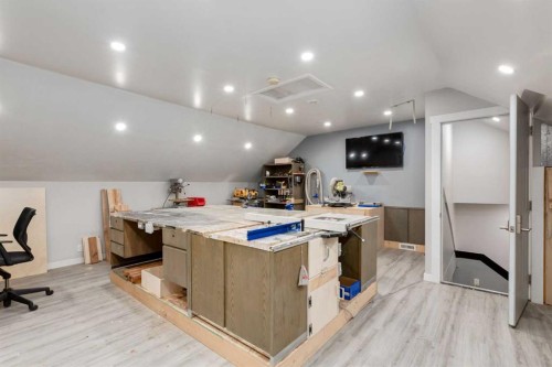 9915 Patton Road Sw, Calgary, AB - Indoor