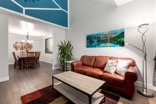 9915 Patton Road Sw, Calgary, AB - Indoor Photo Showing Living Room