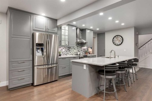9915 Patton Road Sw, Calgary, AB - Indoor Photo Showing Kitchen With Upgraded Kitchen