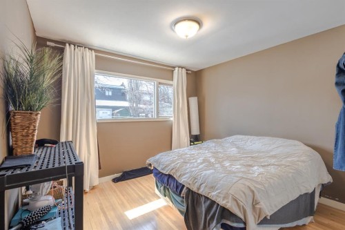 719 27 Avenue Nw, Calgary, AB - Indoor Photo Showing Bedroom
