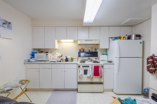 719 27 Avenue Nw, Calgary, AB - Indoor Photo Showing Kitchen