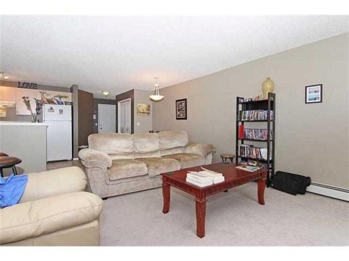 2314-10 Prestwick Bay Se, Calgary, AB - Indoor Photo Showing Living Room