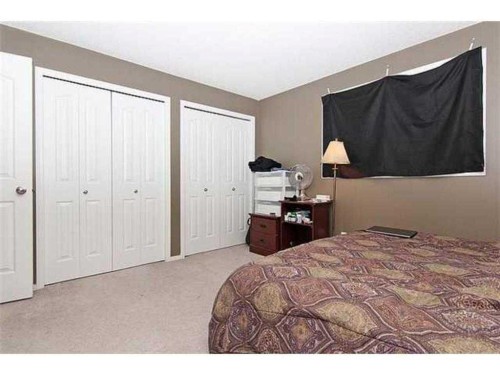 2314-10 Prestwick Bay Se, Calgary, AB - Indoor Photo Showing Bedroom