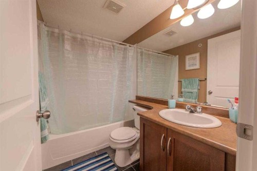 2314-10 Prestwick Bay Se, Calgary, AB - Indoor Photo Showing Bathroom