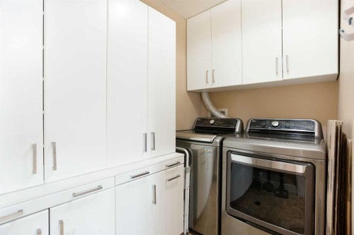 2201-230 Eversyde Boulevard Sw, Calgary, AB - Indoor Photo Showing Laundry Room