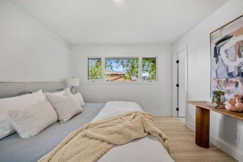 235 Lake Rosen Crescent Se, Calgary, AB - Indoor Photo Showing Bedroom
