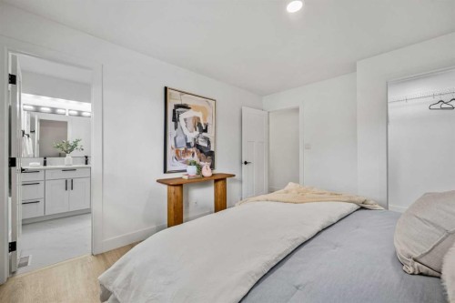 235 Lake Rosen Crescent Se, Calgary, AB - Indoor Photo Showing Bedroom