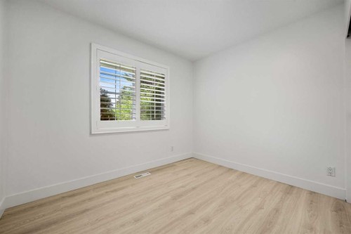 235 Lake Rosen Crescent Se, Calgary, AB - Indoor Photo Showing Other Room