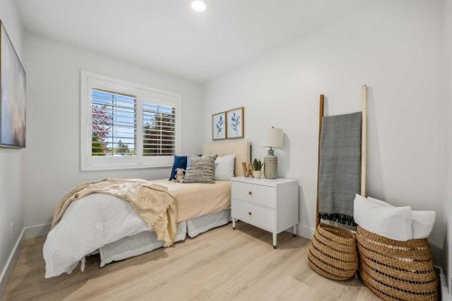235 Lake Rosen Crescent Se, Calgary, AB - Indoor Photo Showing Bedroom