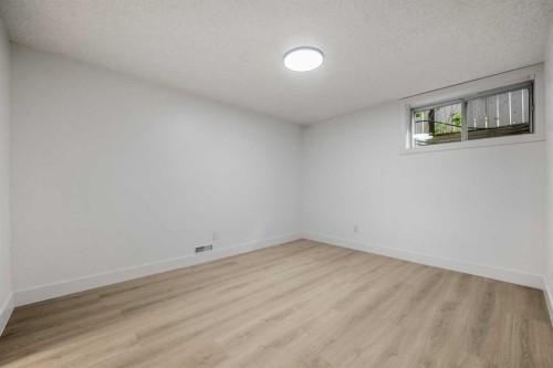 235 Lake Rosen Crescent Se, Calgary, AB - Indoor Photo Showing Other Room