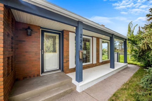 235 Lake Rosen Crescent Se, Calgary, AB - Outdoor With Exterior