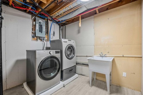 235 Lake Rosen Crescent Se, Calgary, AB - Indoor Photo Showing Laundry Room