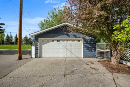 235 Lake Rosen Crescent Se, Calgary, AB - Outdoor