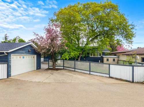 235 Lake Rosen Crescent Se, Calgary, AB - Outdoor