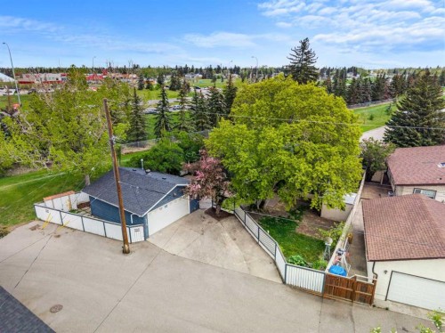 235 Lake Rosen Crescent Se, Calgary, AB - Outdoor