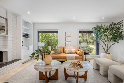 235 Lake Rosen Crescent Se, Calgary, AB - Indoor Photo Showing Living Room