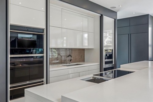 710 Rideau Road Sw, Calgary, AB - Indoor Photo Showing Kitchen With Upgraded Kitchen