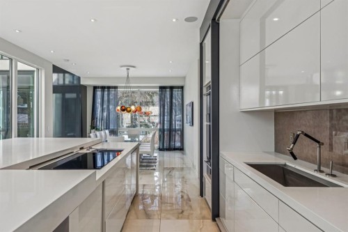 710 Rideau Road Sw, Calgary, AB - Indoor Photo Showing Kitchen With Upgraded Kitchen
