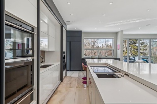 710 Rideau Road Sw, Calgary, AB - Indoor Photo Showing Kitchen