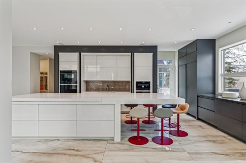 710 Rideau Road Sw, Calgary, AB - Indoor Photo Showing Kitchen With Upgraded Kitchen